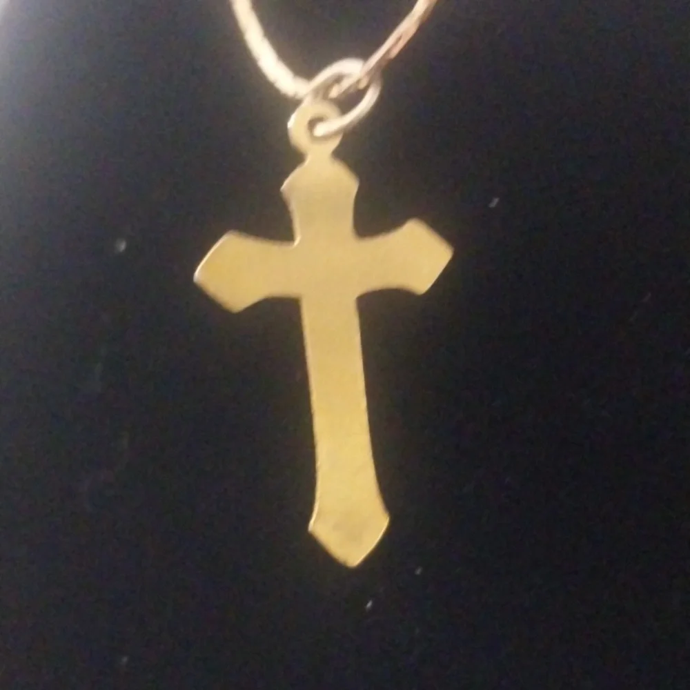 Gold cross pendent - Picture 3 of 6